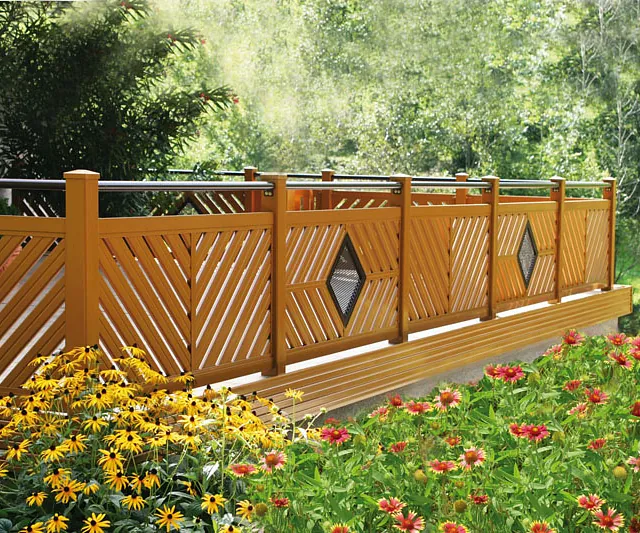 Ein Holzzaun mit bunten Blumen im Vordergrund, die eine lebendige und einladende Atmosphäre schaffen.